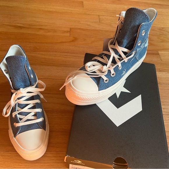 Converse Denim High-Top Sneakers with Star Design sz 6 NWT - Picture 2 of 6